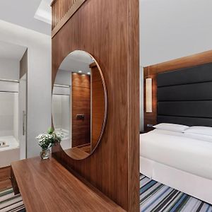 One-Bedroom King Suite